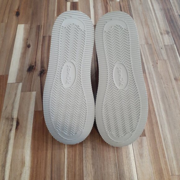 Sanuk Boots: New with tags - Picture 7 of 8